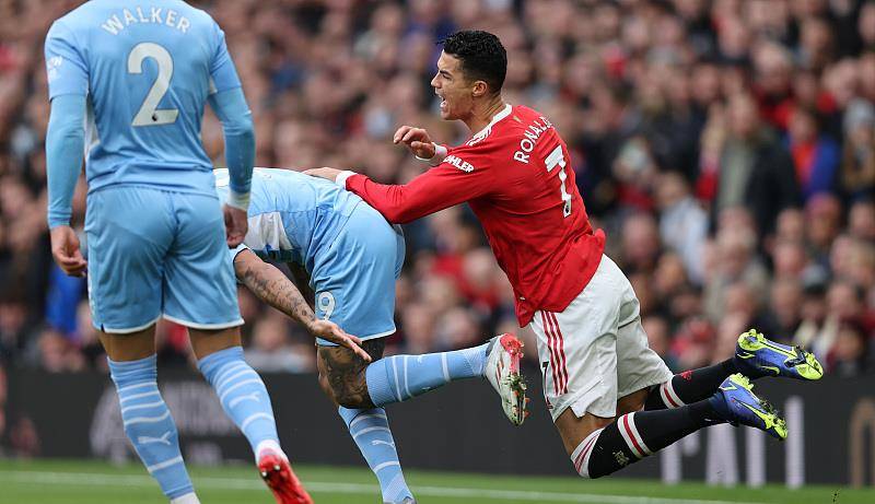 防线齐抢断控制局势取得胜利