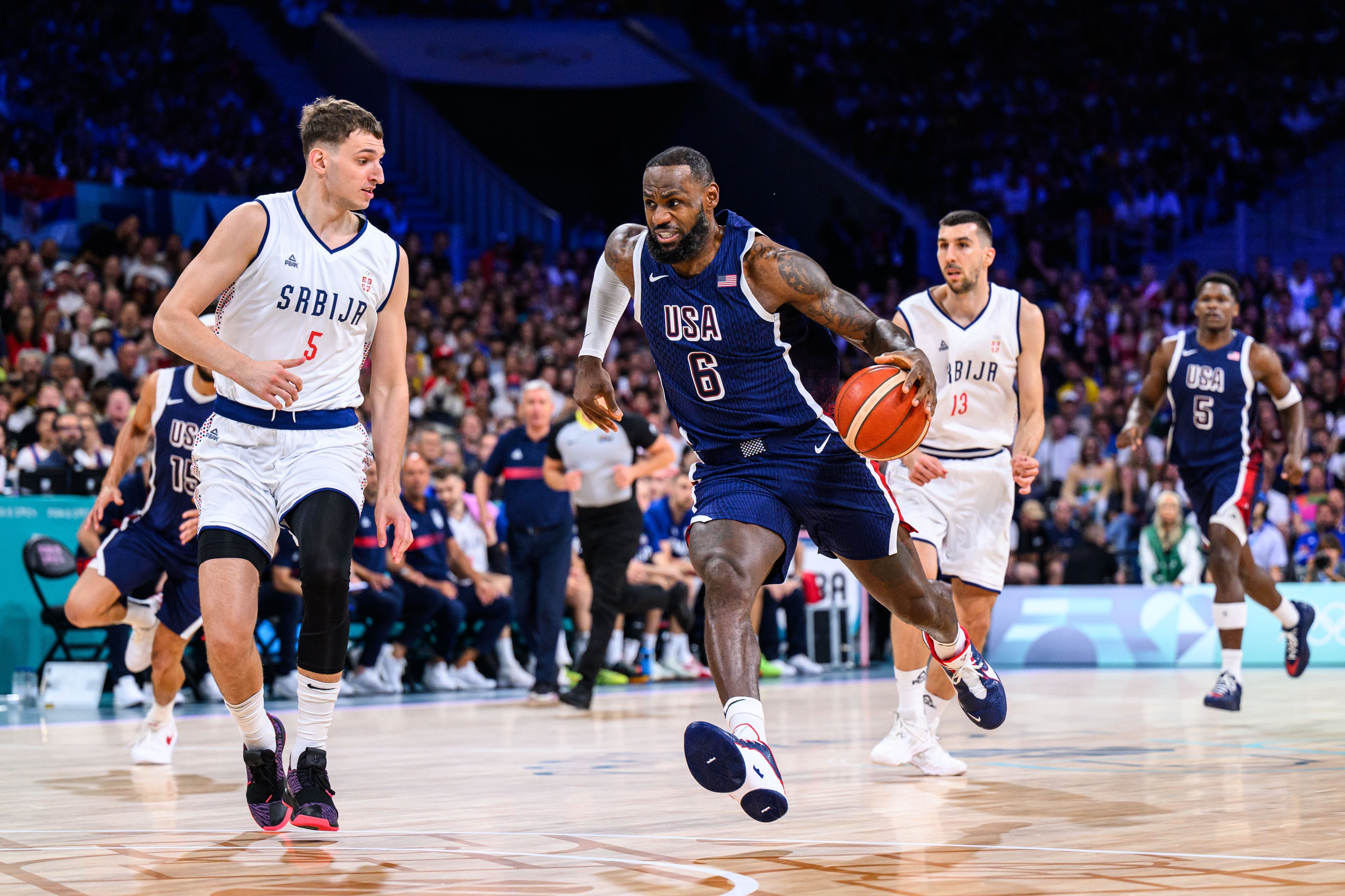 澳大利亚男篮鏖战塞尔维亚男篮,字母哥关键制胜 澳大利亚男篮鏖战塞尔维亚男篮,字母哥关键制胜