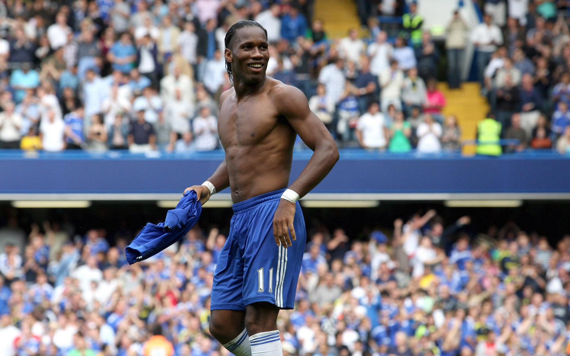 孤胆英雄与银色战马，佩雷兹扛起全队，阿斯顿马丁上演史诗级翻盘迈凯伦